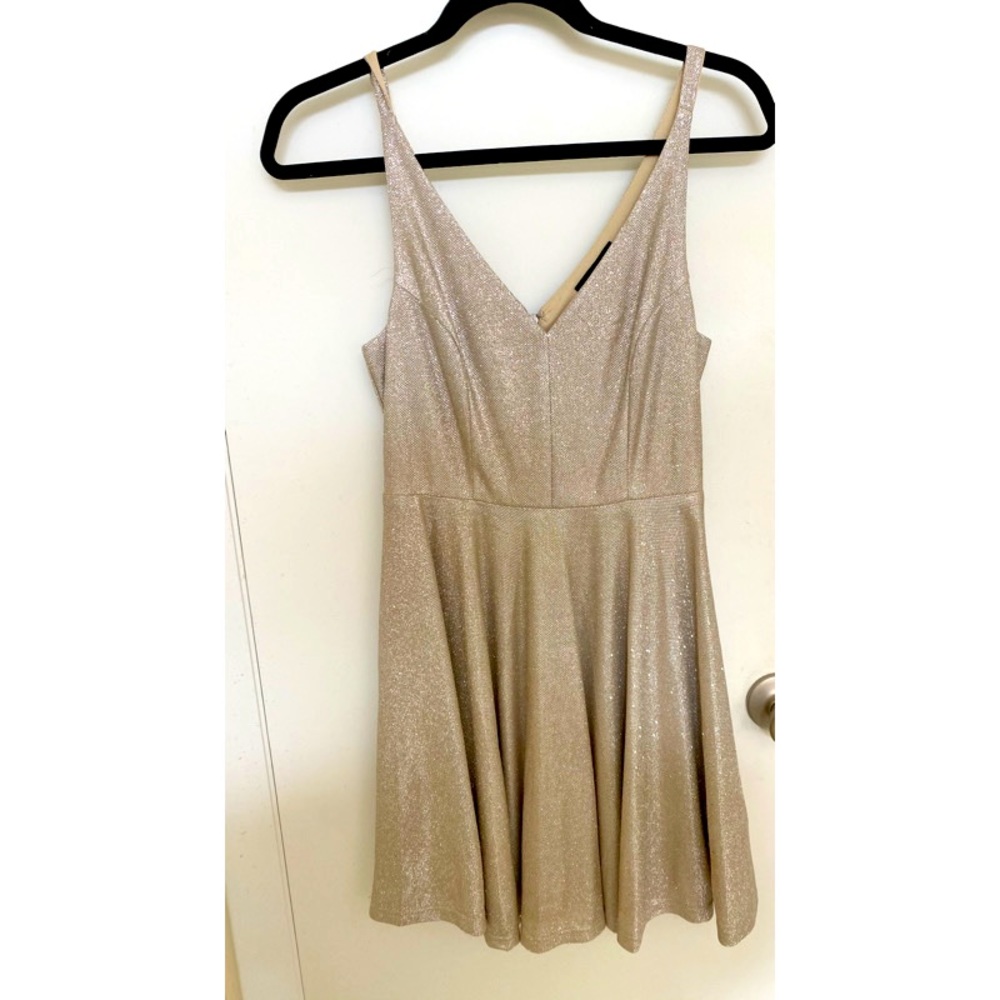 Aakaa Dress Size Small perfect for a party!